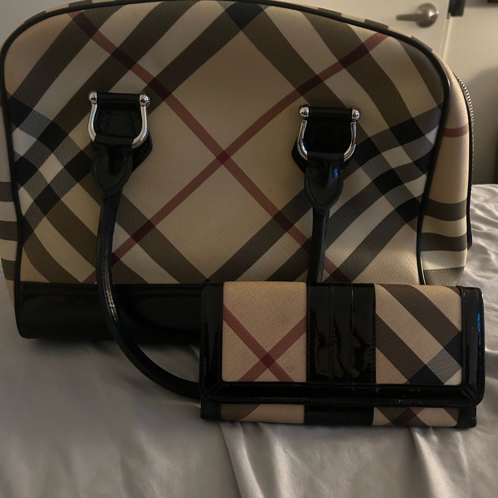 Burberry bag and wallet set